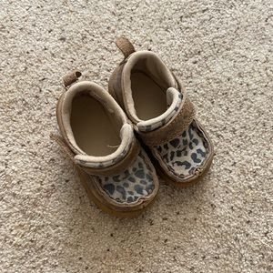 Toddler twisted X shoes